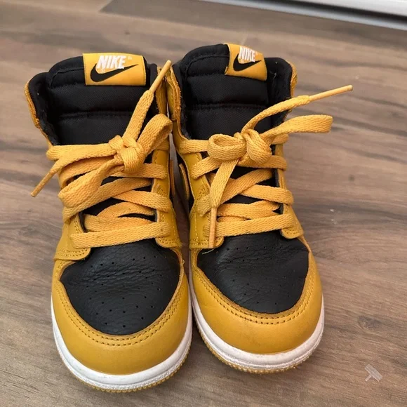 Jordan Yellow and Black Sneakers High-Top Leather - Picture 3 of 3